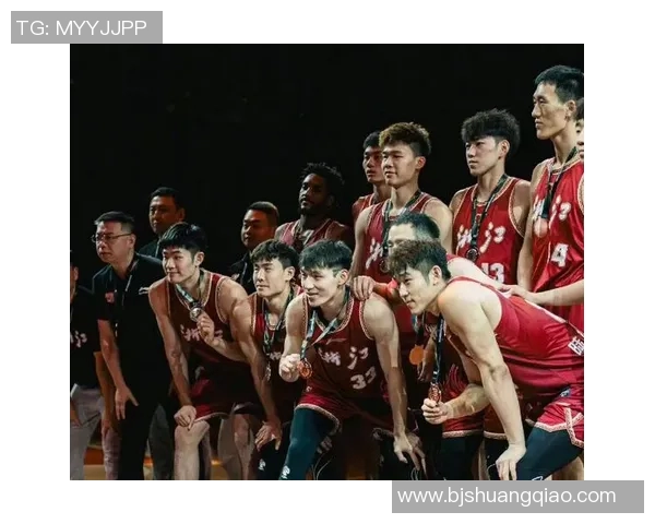 成都篮球队在洲际杯积分榜上以66分稳居第一名展现强劲实力